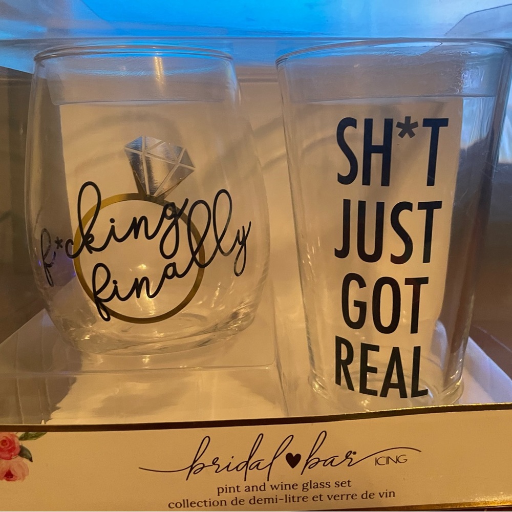 Glass tumbler and wine glass set